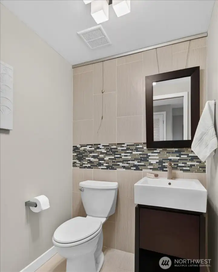 3rd floor guest bathroom