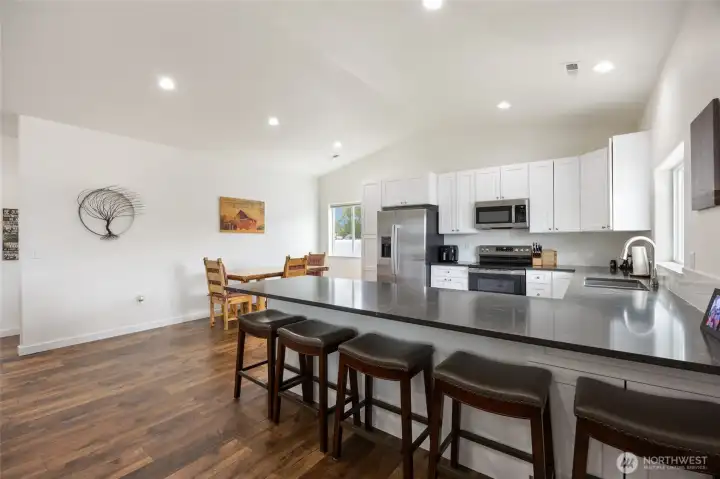 Kitchen w/ eating bar Kitchen w/ eating bar