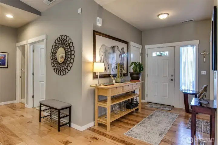 Inviting and spacious entrance hall Inviting and spacious entrance hall