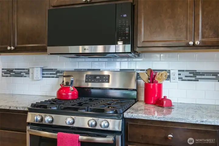 Stainless steel, gas stove and mircrowave Stainless steel, gas stove and mircrowave