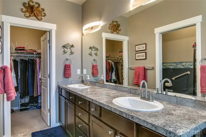 Primary en-suite bathroom with double vanity unit Primary en-suite bathroom with double vanity unit