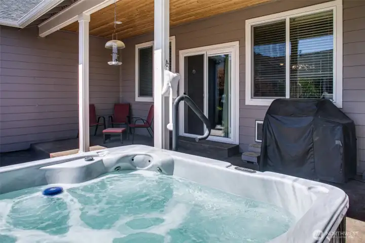 Sliding doors lead to the hot tub Sliding doors lead to the hot tub