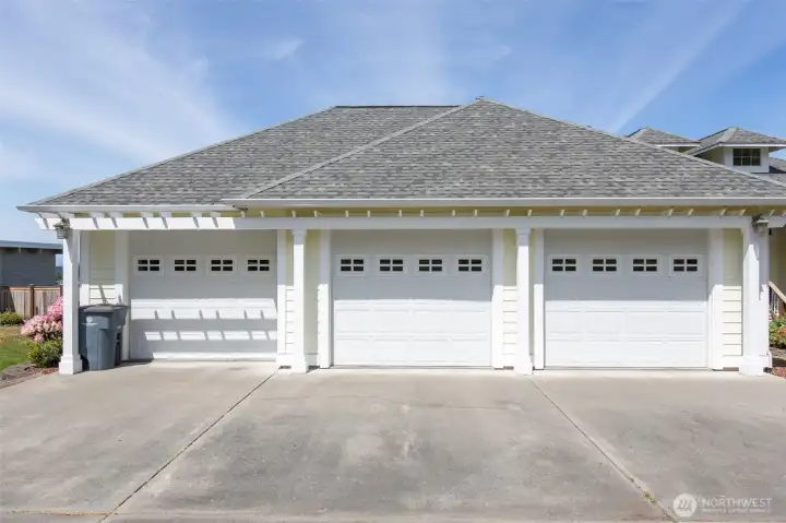 spacious 3 car garage