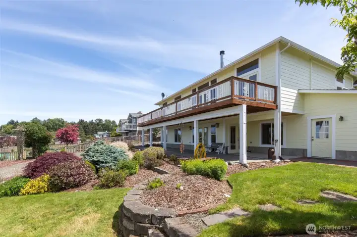 large deck on north-side
