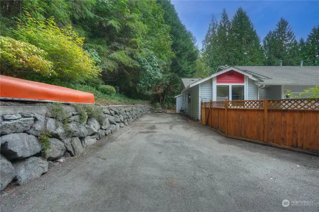 Huge parking area to the side of the condo. Perfect for a large RV or boat.