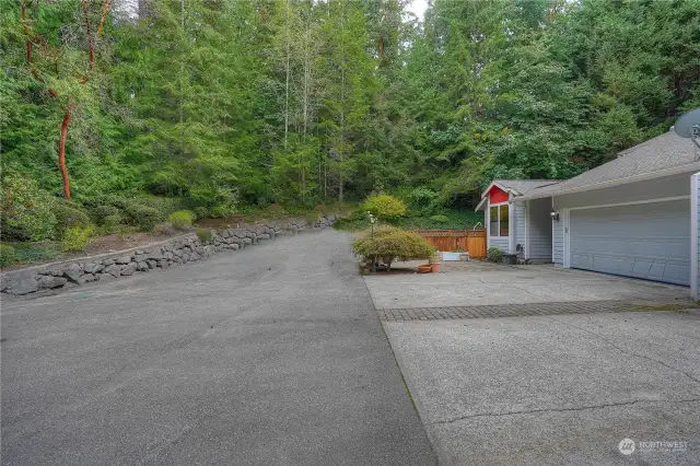 Long driveway leads to the condo with plenty of parking.