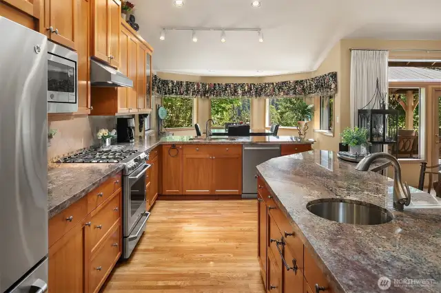 Veggie Sink, Granite Countertops & 5 Burner Gas Cooktop