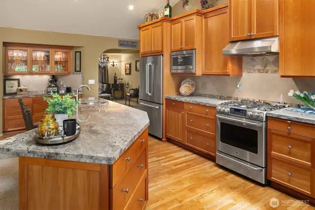 Beverage Hutch & Large Walk-in Pantry