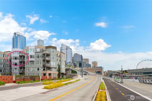Waterfront Landings is a landmark building positioned at the heart of the revitalized Seattle Waterfront.