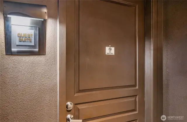 Guest suite located near entrance to building 1900