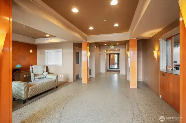 24/7  Concierge where keybox for unit 404 is kept. Located in middle building 1950, Floor 1.