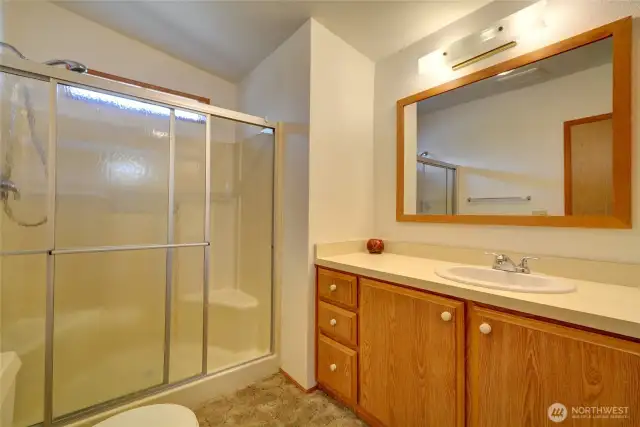 Attached 3/4 bath off primary.
