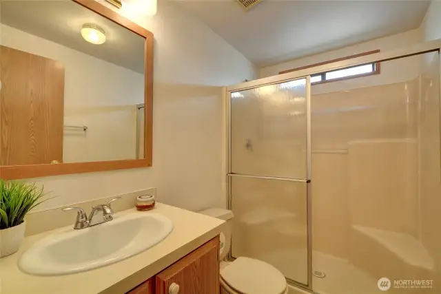 3/4 Bath in Hallway