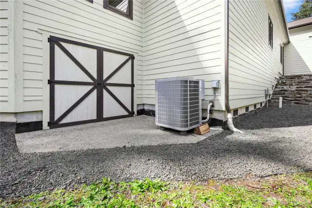 Large unfinished room under house