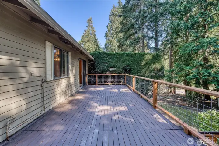 Large deck for entertaining all your friends & family.