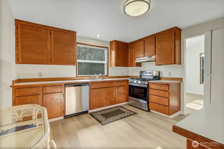 Kitchen all appliances stay