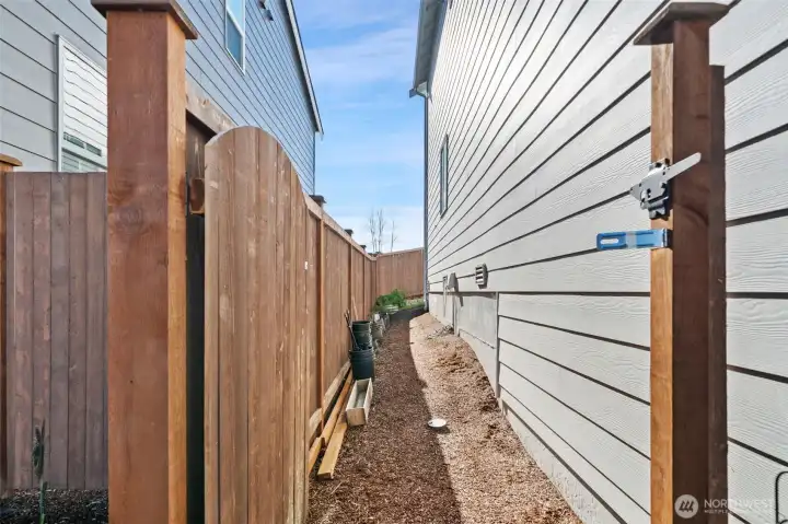 N Side Yard 1 with gate