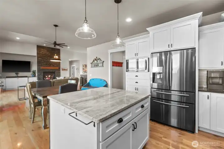 Uninterrupted kitchen island