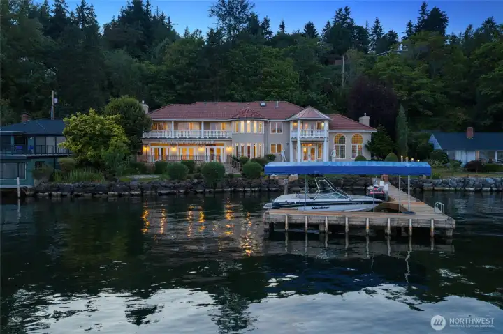 Every bedroom gets a balcony. Why? Because only an expansive stretch of shoreline like this can deliver whole-home waterfront views. This is the kind of Lake Washington living that simply cannot be recreated.
