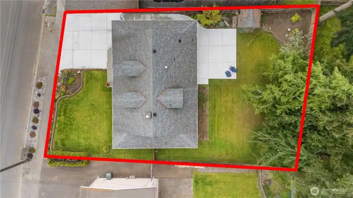 Approximate property lines, buyer to verify.