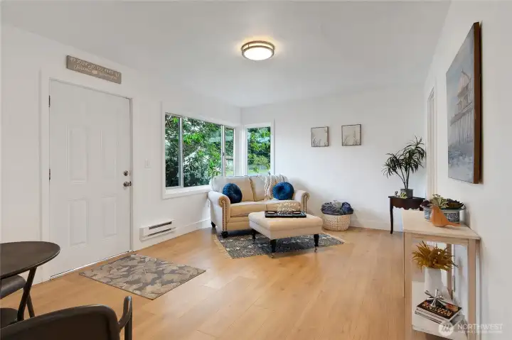 This is a bright & cheerful room.