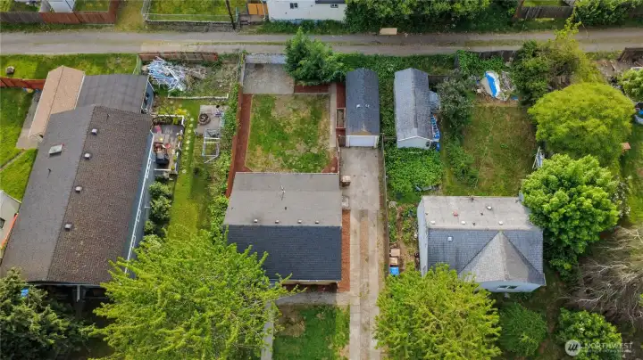 Overhead view of the lot, you could still have access to the alley if necessary.