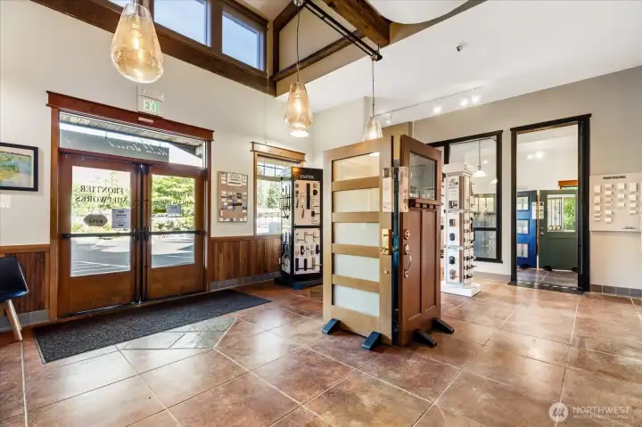 Spacious entry lobby open to upper level windows here.  This makes great showroom/display space, has been also an office/reception area prior to this tenant.