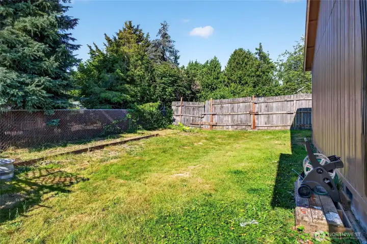 Fully-Fenced Yard