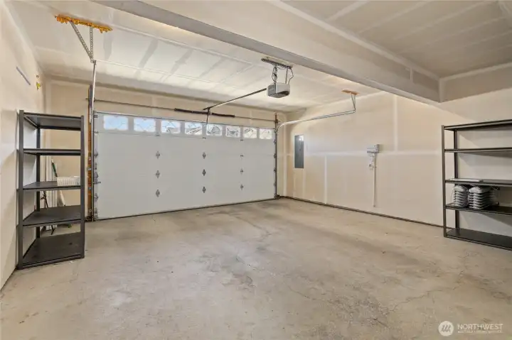 Good size garage!