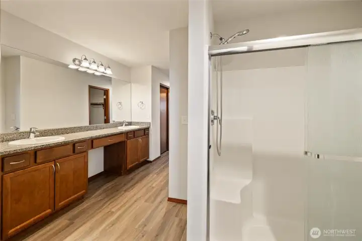 Primary Bathroom with granite counters and dual sinks!