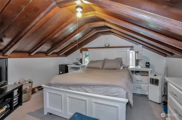 Unit 3 - Spacious, private bedroom on the top floor of unit.