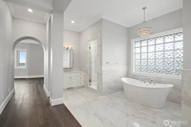 5 piece primary luxury en suite