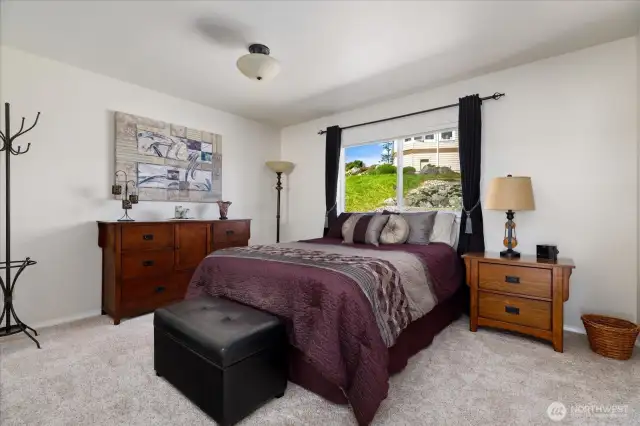 Second bedroom.