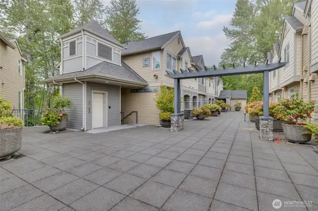 Beautiful Courtyard Welcomes you Home