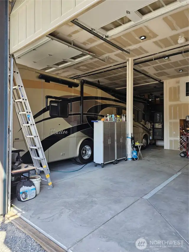 Enclosed motorhome and boat bay!!