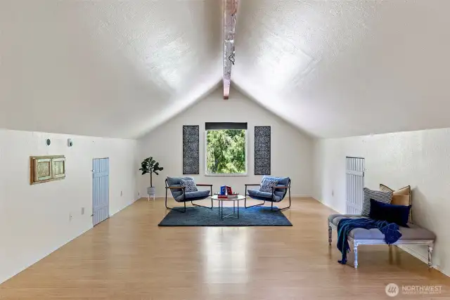 Reading corner, sitting area, exercise room? You name it - this is a light and bright space for anything you choose.