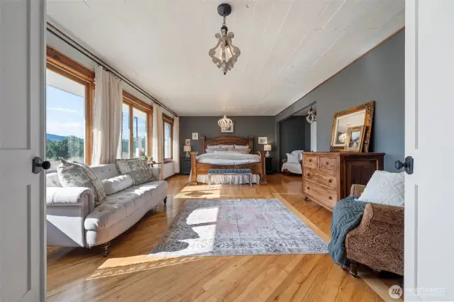 Spacious Primary Suite