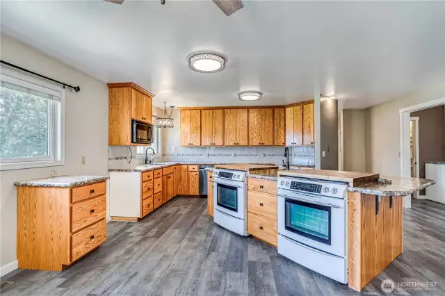 kitchen w double oven