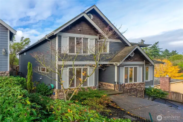 Welcome to 3723 Lincoln Ct NE - Renton