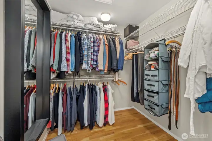Primary bedroom - walk-in closet