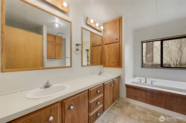The large primary bathroom, with a nice soaking tub, double vanities and shower, it has it all!!