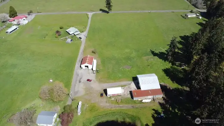 the property line goes up the driveway, parcel with the barns is to the right