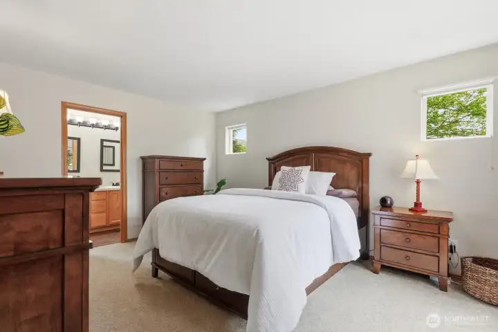 Spacious Primary Suite with En-Suite Bathroom and Walk-in Closet