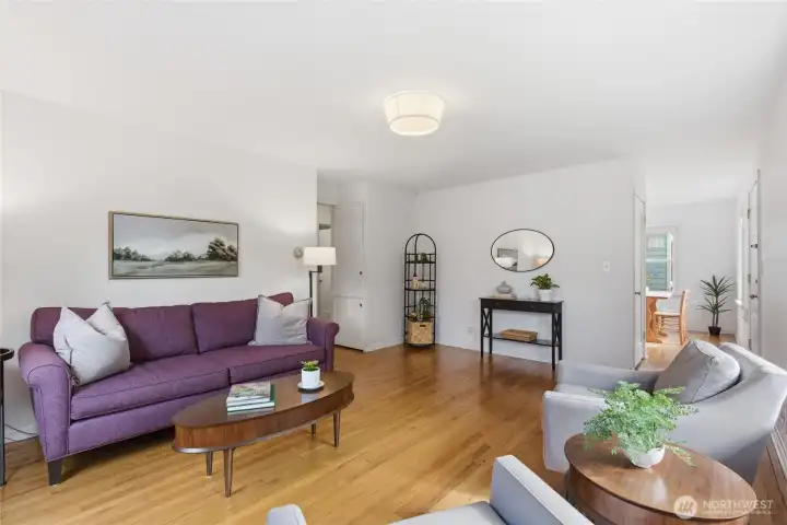 Living room (upper unit)