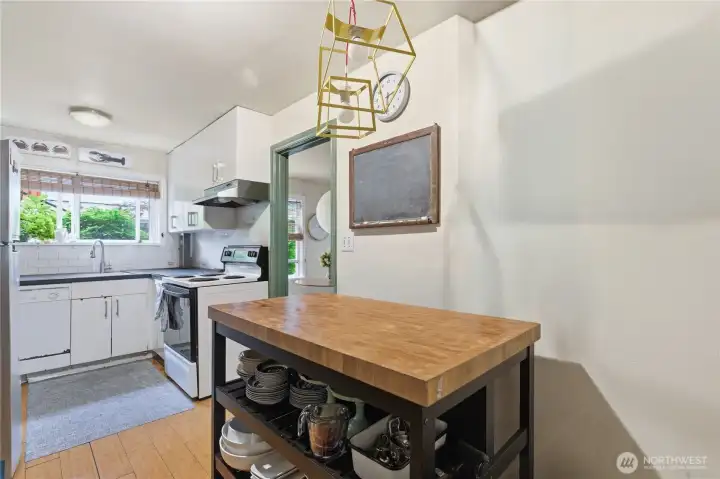 Kitchen (lower unit)
