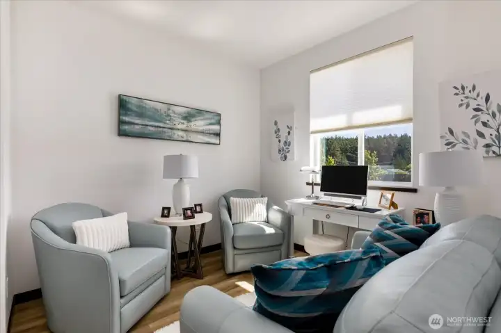 1st bedroom/Office
