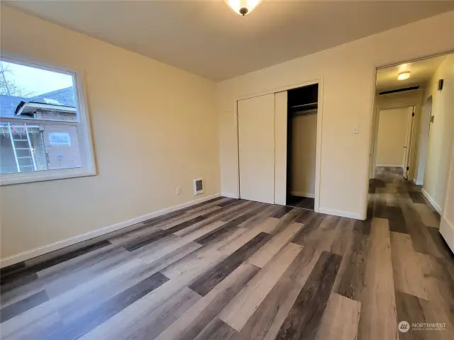 2nd bedroom looking out the hallway.