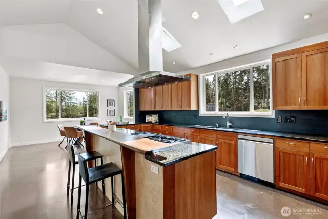 Kitchen with handy island, great breakfast bar!