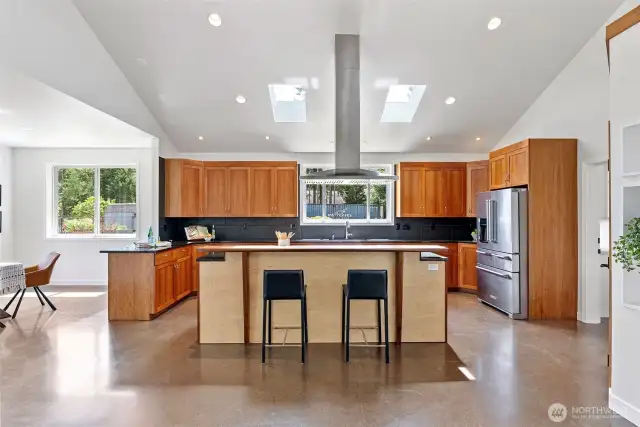 There is a wonderful amount of storage and workspace in this kitchen!