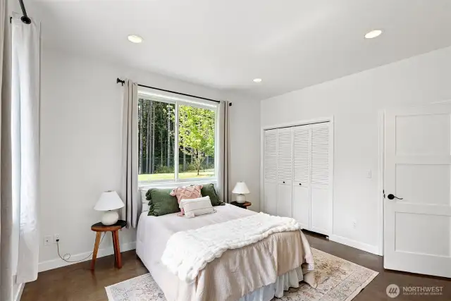 Junior suite: has it's own full bath and nice size closet. Would be excellent for multi-gen set up!